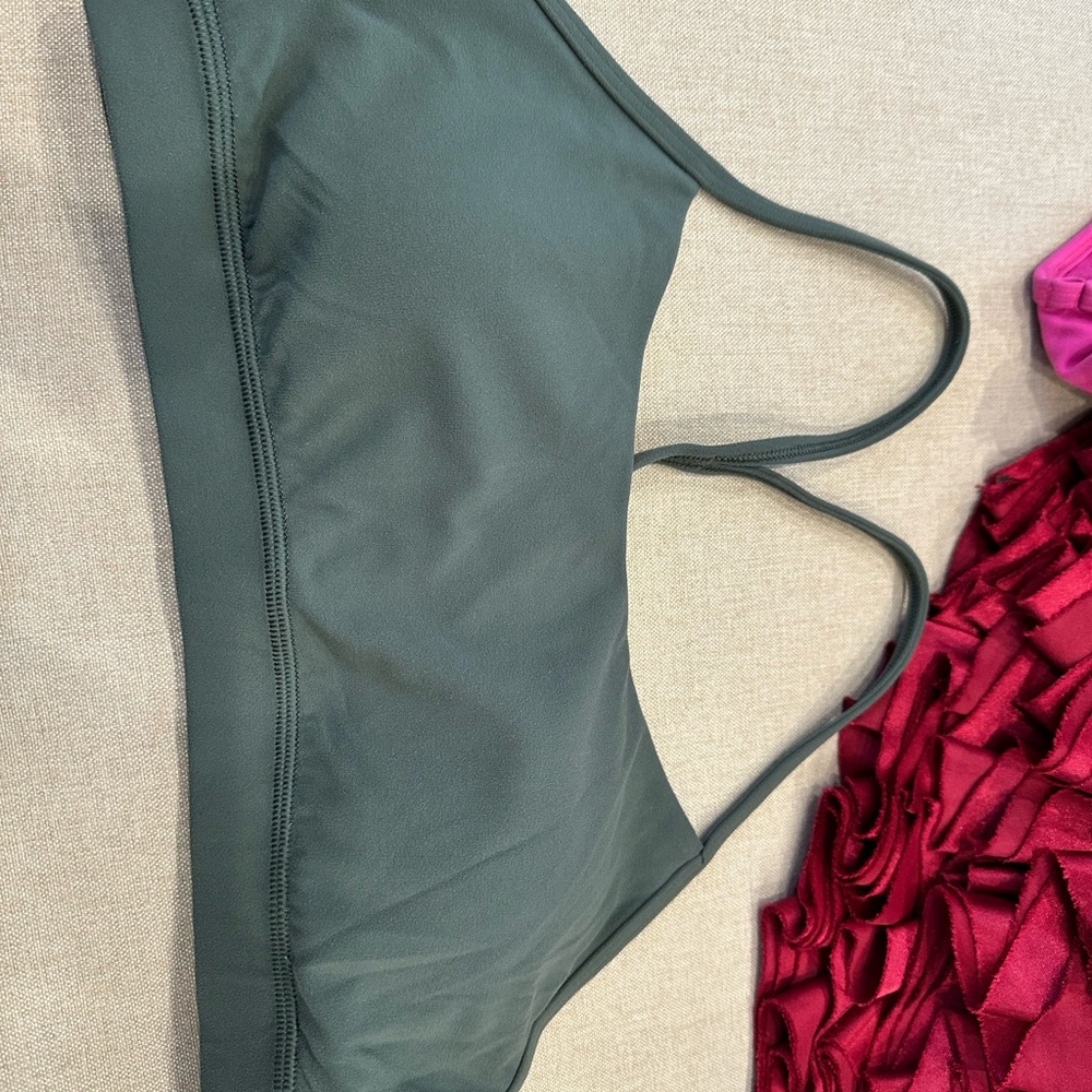 lululemon athletica Flow Y Bra Nulu
Light Support